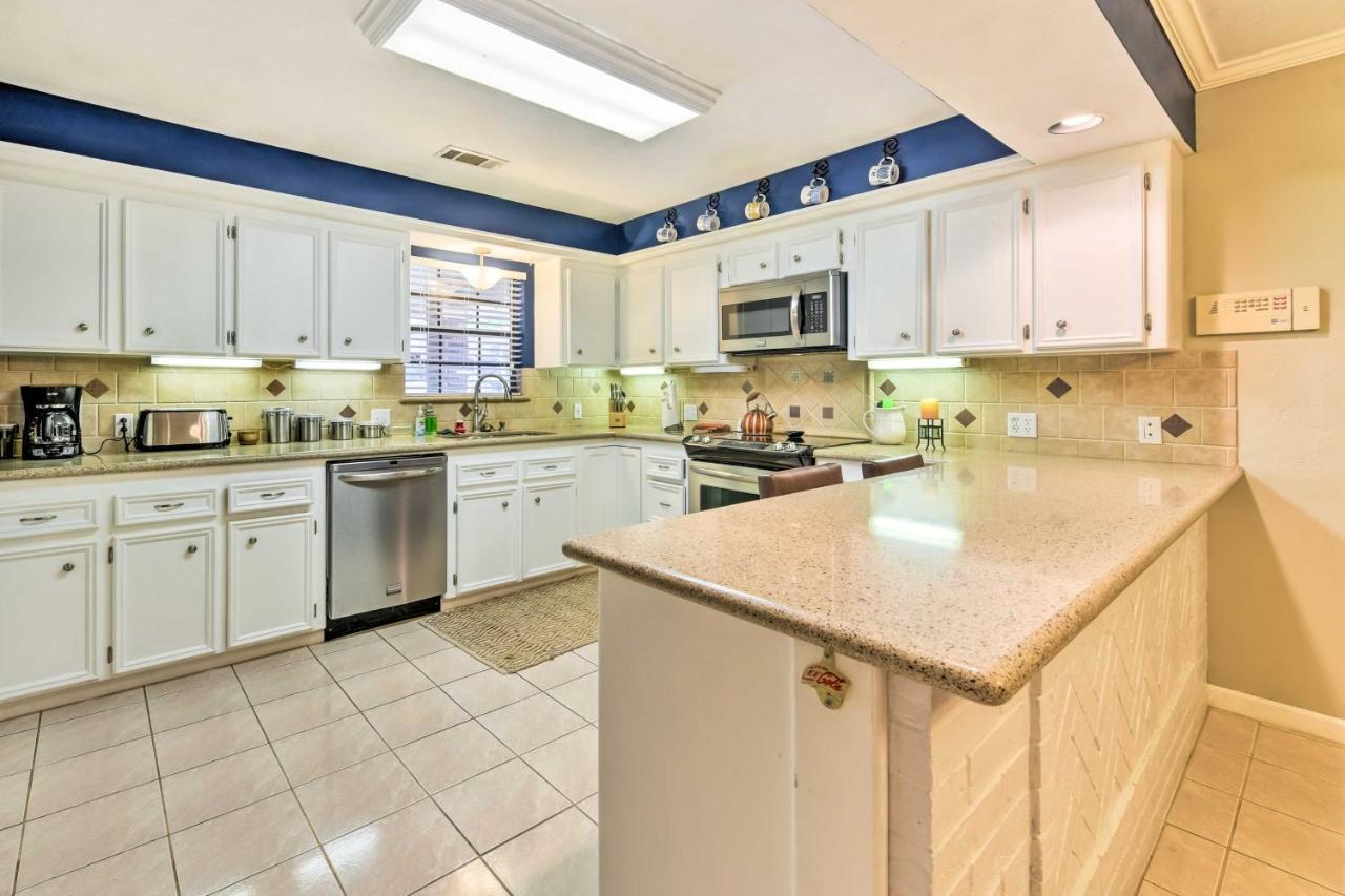 Quiet Lake Conroe Townhome With 2 Boat Slips! Willis Luaran gambar