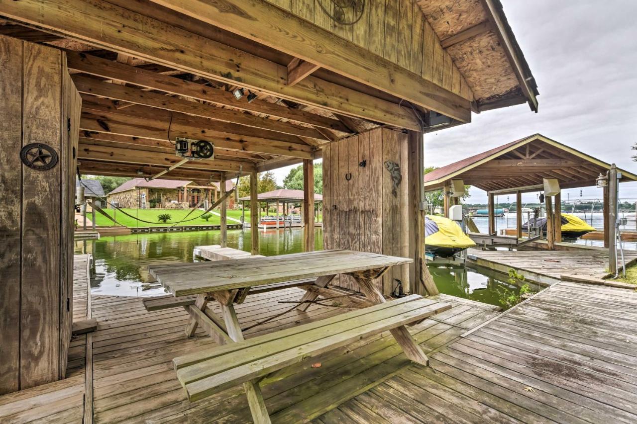 Quiet Lake Conroe Townhome With 2 Boat Slips! Willis Luaran gambar